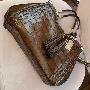 Elegant Brown Crocodile-Embossed Women's Bag